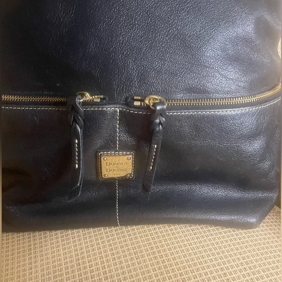 - Dooney & Bourke Large Dillen Bag -GUC - Picture 7 of 16